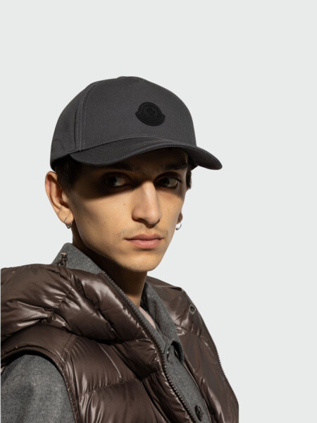 Moncler - Gorro con visera Gris