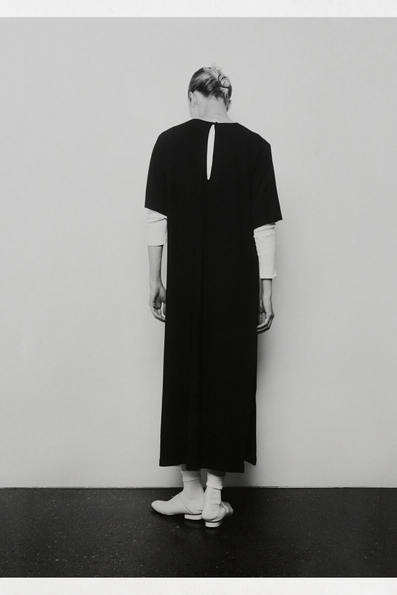 0055 COTTON DRESS CON MANGA Negro