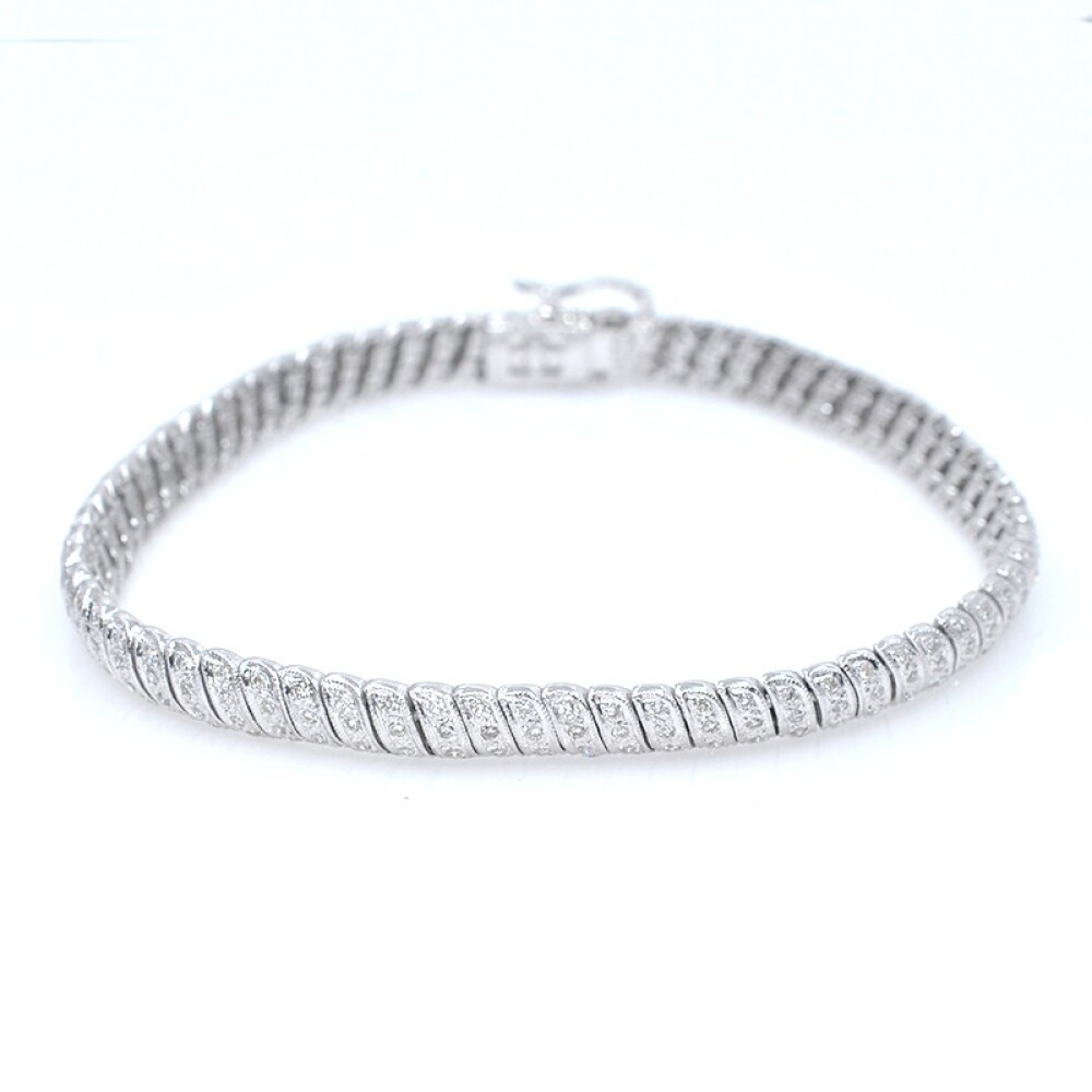 Pulsera en oro 18k blanco con brillantres. Largo 18.5 cm aproximadamente Pulsera en oro 18k blanco con brillantres. Largo 18.5 cm aproximadamente