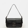 Cartera al hombro Signature en cuero graneado Negro