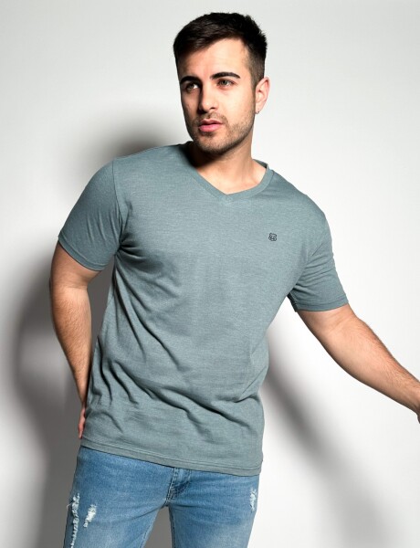 Remera lisa escote V Vex Pistacho