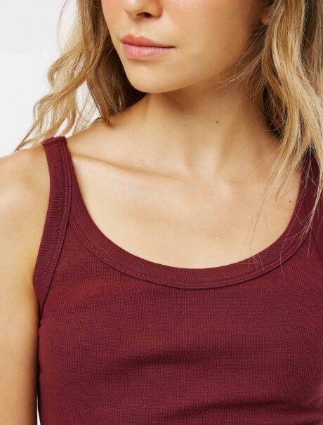 MUSCULOSA BÁSICA SLIM ROJO