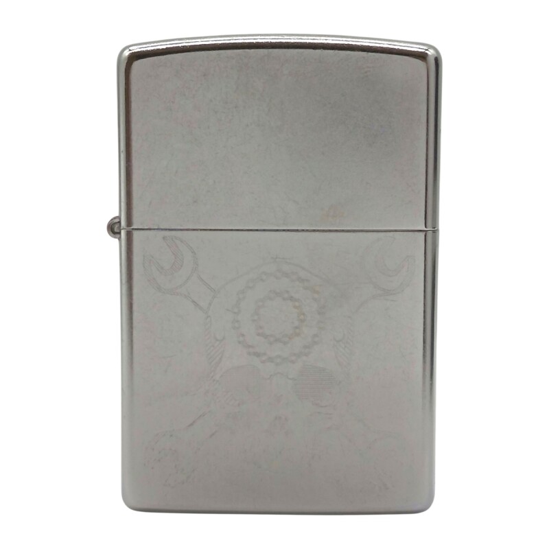 Encendedor ZIPPO 29693 PF 18 Skul Wrenches Design - ZP296937 plateadouniforme