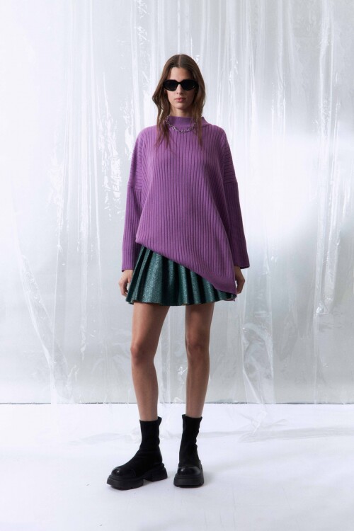 Sweater acanalado lila