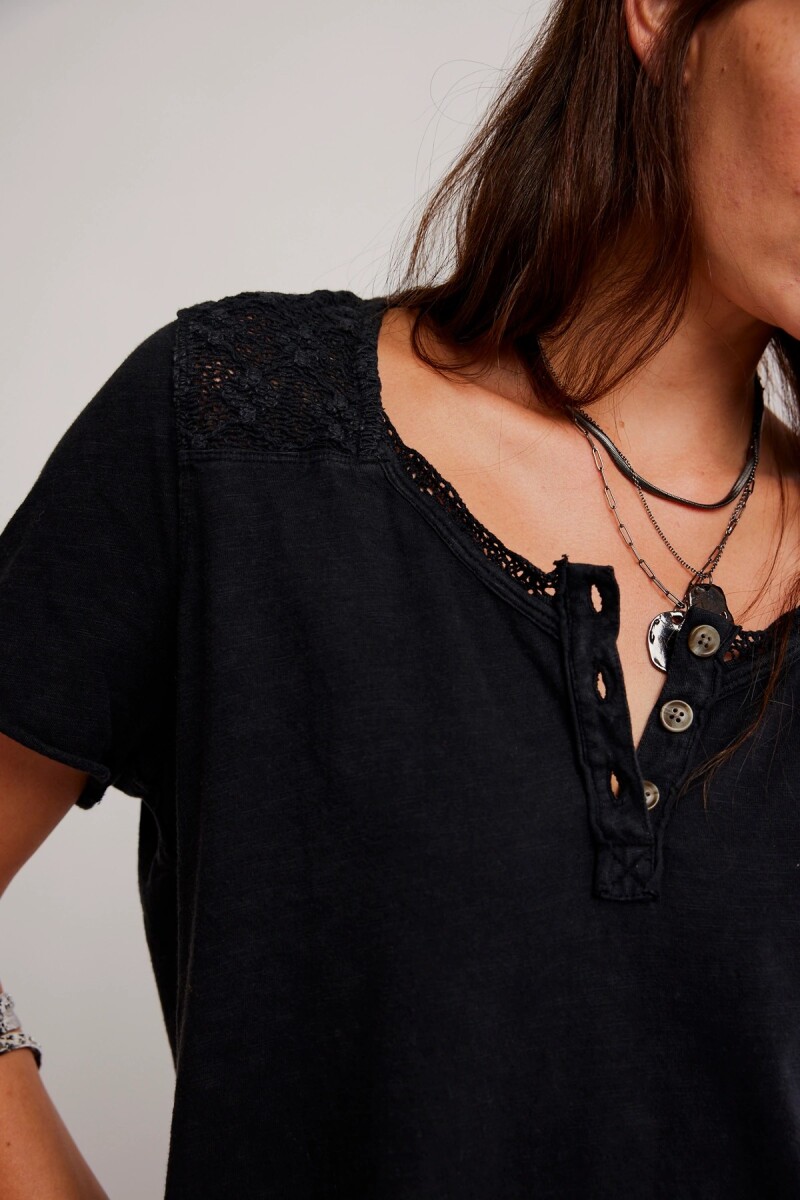 REMERA HENLEY HEIRLOOM Negro