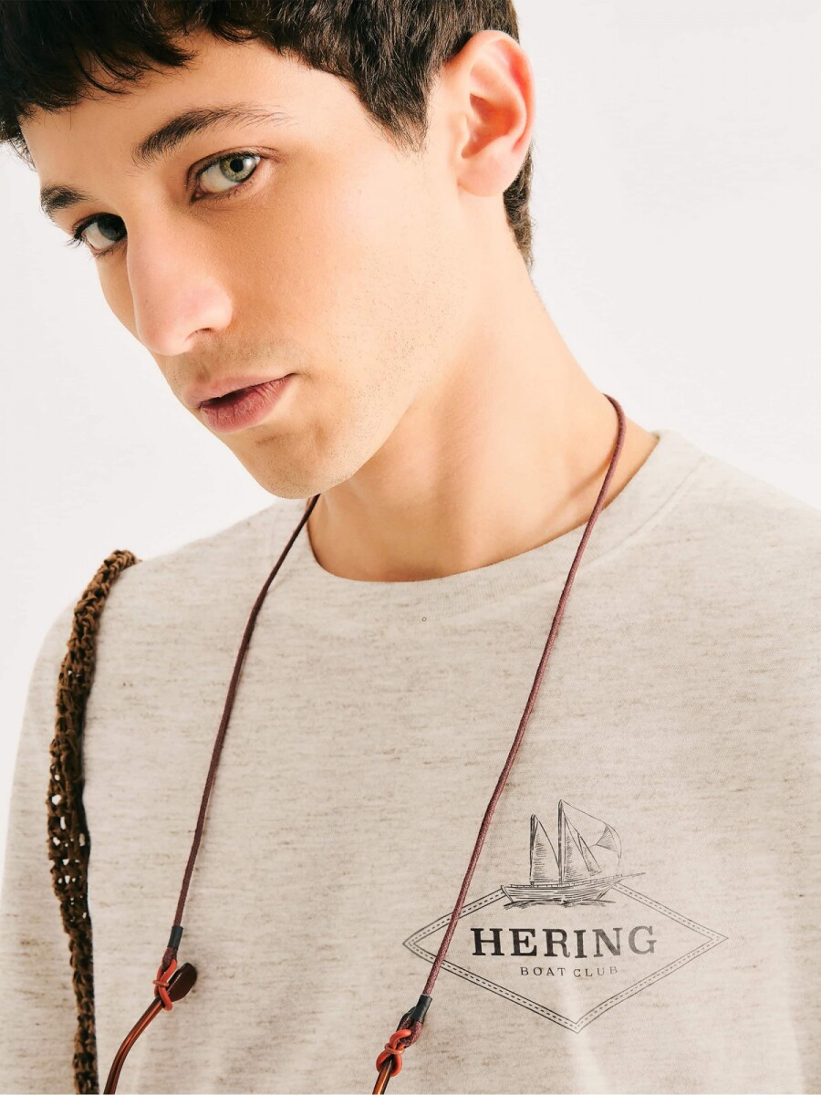 CAMISETA CON ESTAMPA MODELO REGULAR - BEIGE 