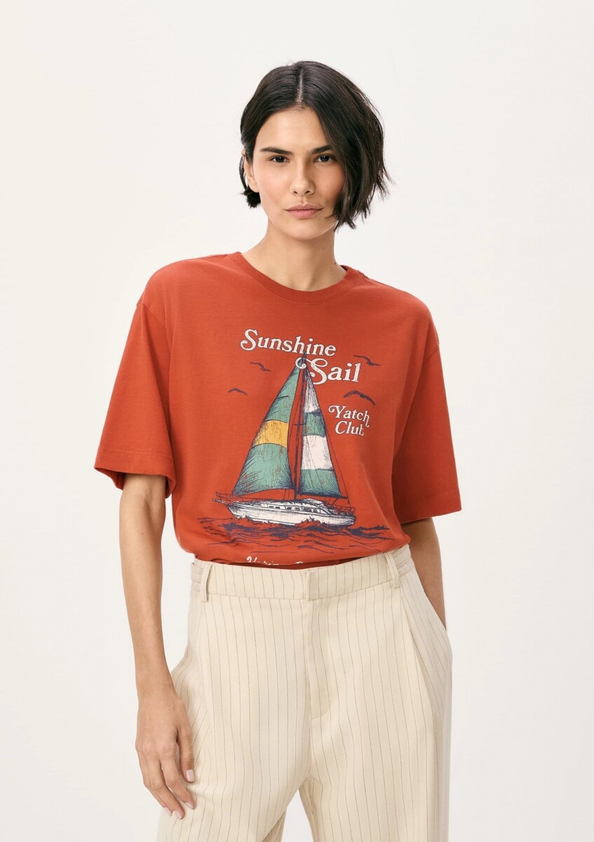 CAMISETA CON ESTAMPA MODELO OVERSIZE - ROJO 