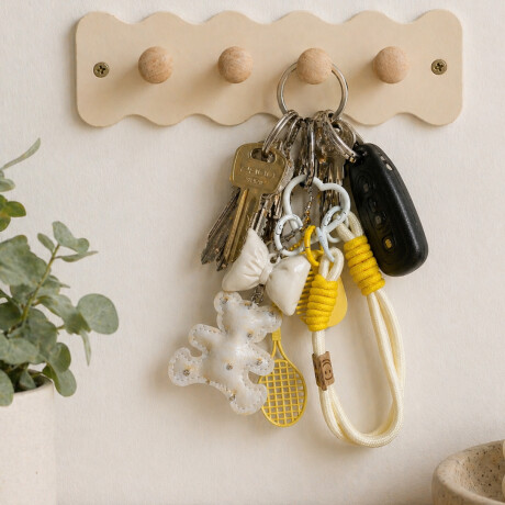 Llavero con accesorios Osito y Moño Blanco