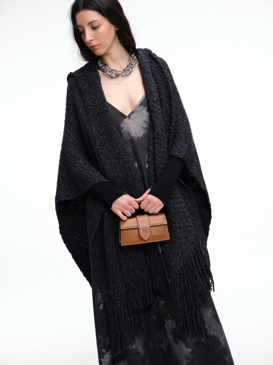 RUANA CAPUCHA Y BUFANDA 