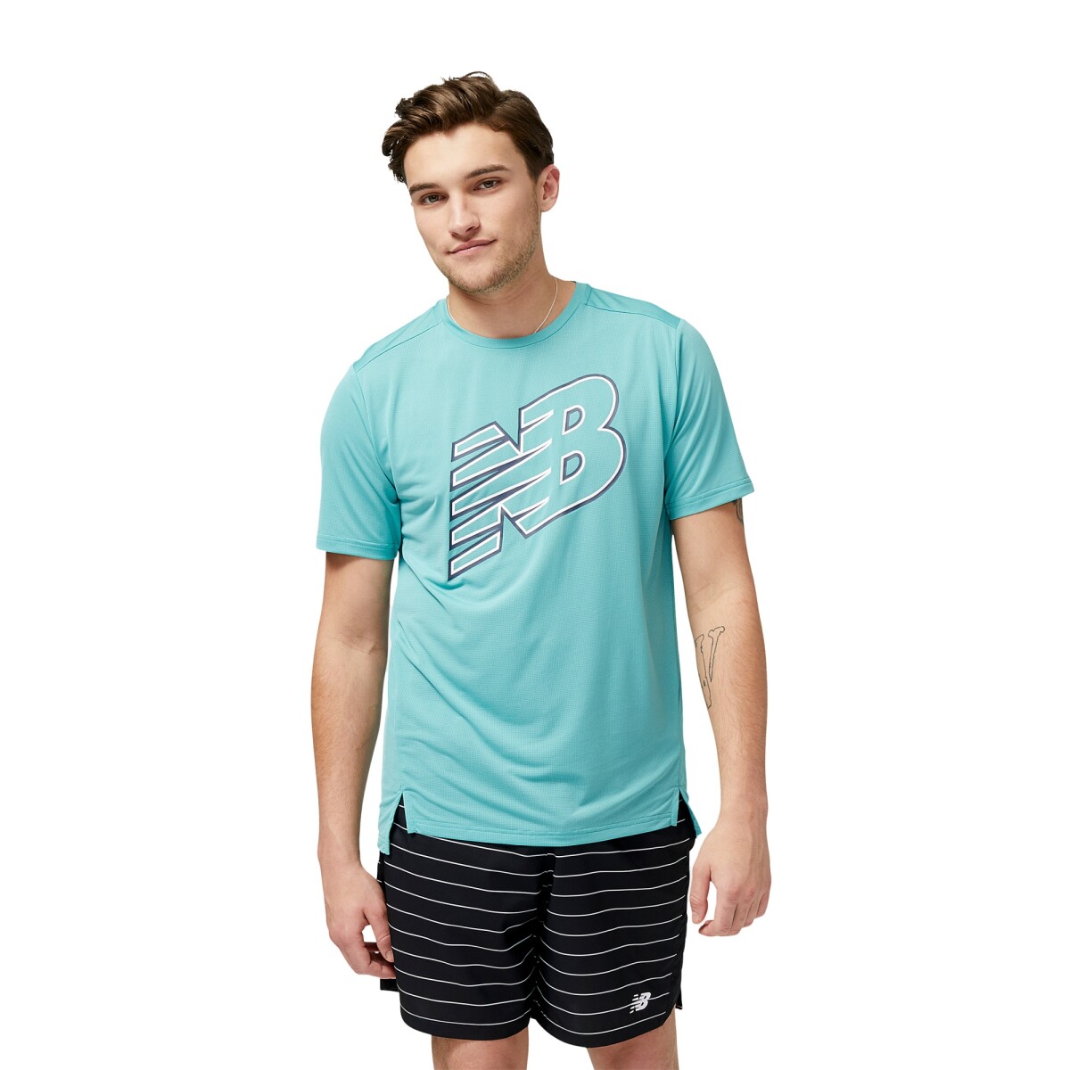 Remera New Balance de hombre -Graphic Accelerate- MT23224FAD - CELESTE 