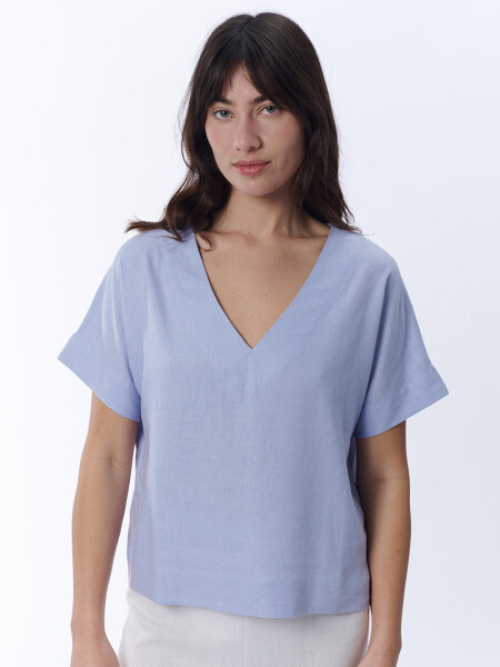 Blusa cuello en v con lino Celeste