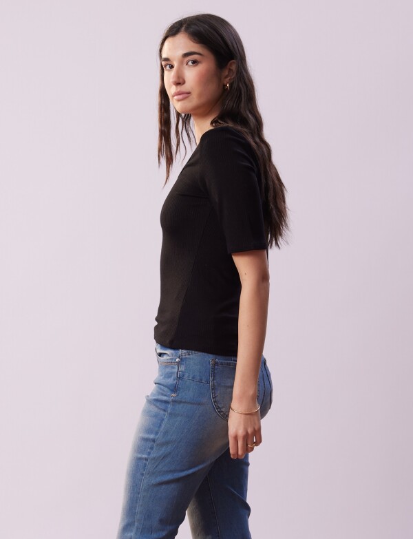Remera Basica Ribs NEGRO