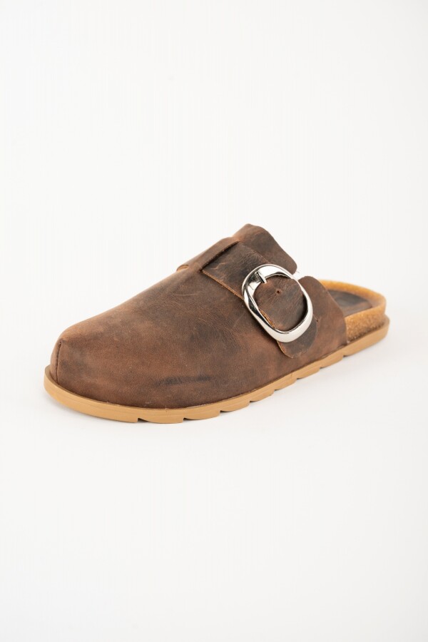 Zueco Cuero Chocolate