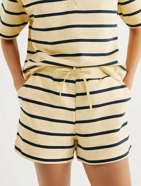 SHORT DE HILO CON ESTAMPADO AMARILLO