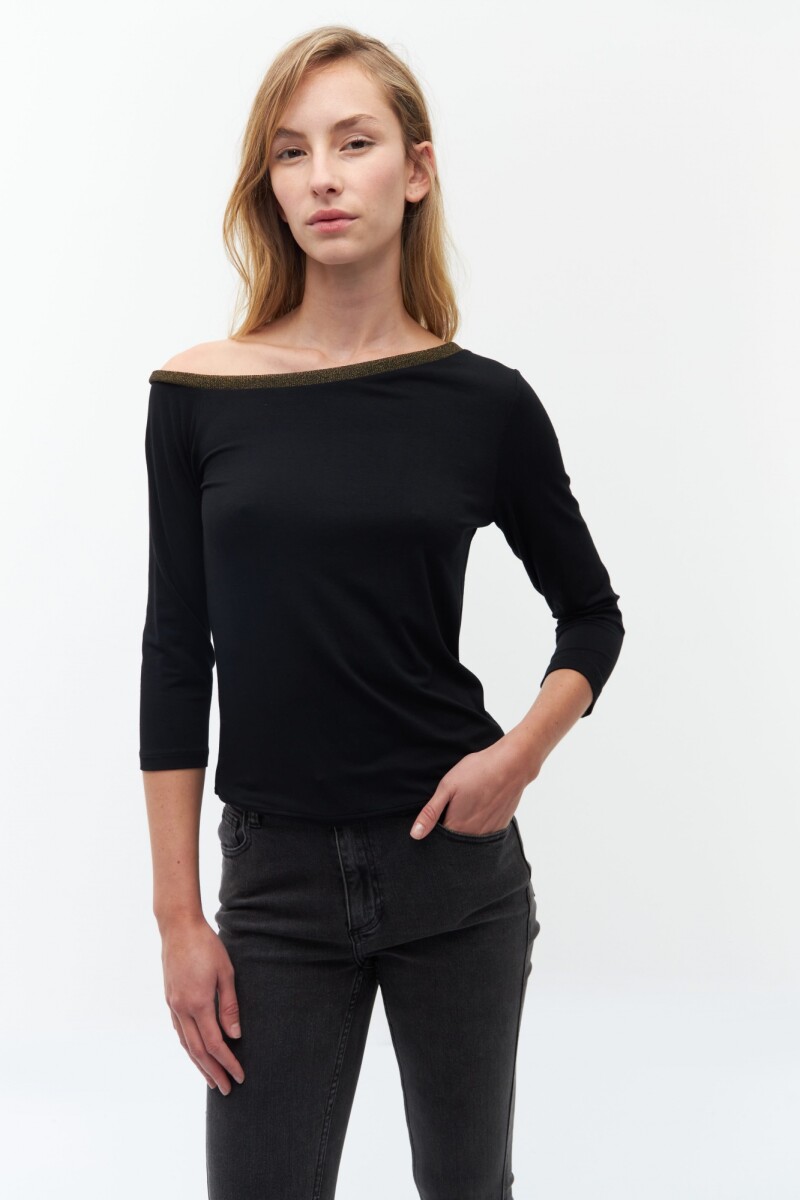 Remera escote bote con hilo metalizado - negro 