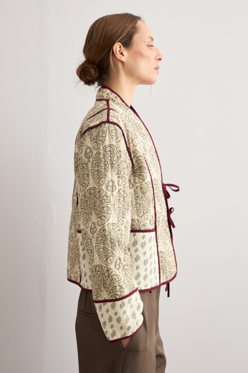 Chaqueta estampada capitoneada verde oliva