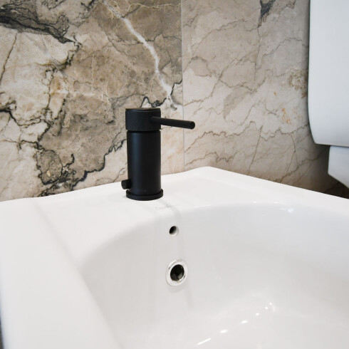 Griferia Bidet Con Transferencia En Negro Mate - Serie Fasano NEGRO
