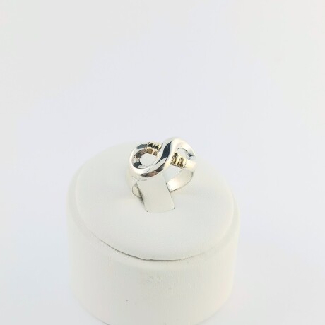 Anillo Infinito en plata 925 con detalles en double de oro 18 ktes. Anillo Infinito en plata 925 con detalles en double de oro 18 ktes.