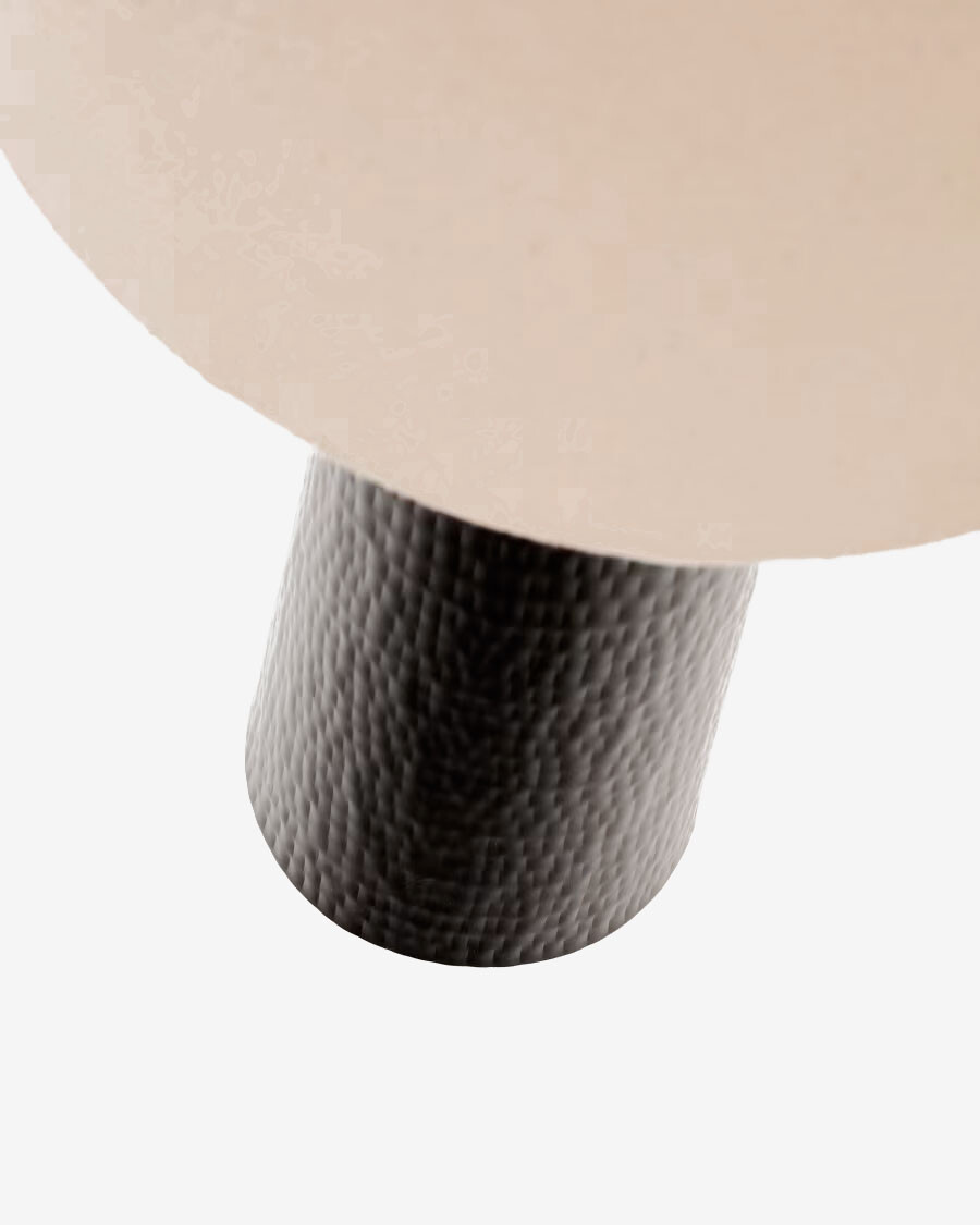 Lámpara de pie Senni de metal con acabado pintado negro Lámpara de pie Senni de metal con acabado pintado negro