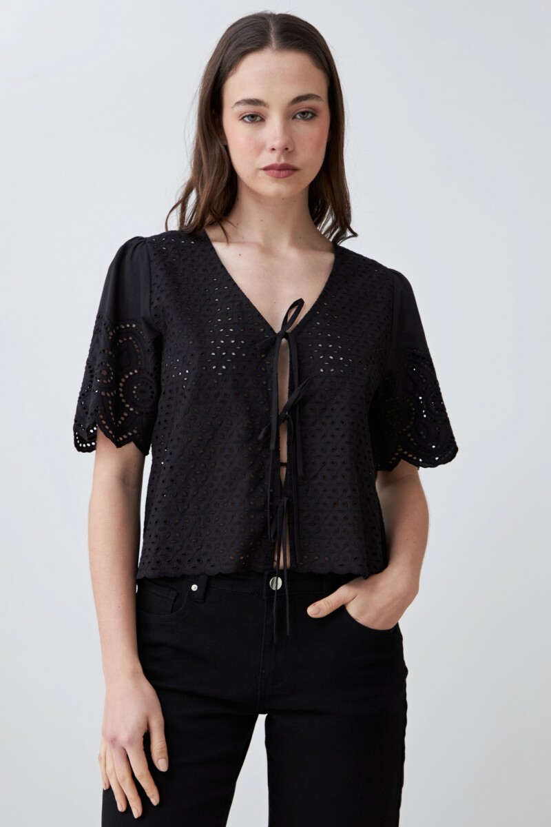 Blusa de broderie con lazos negro