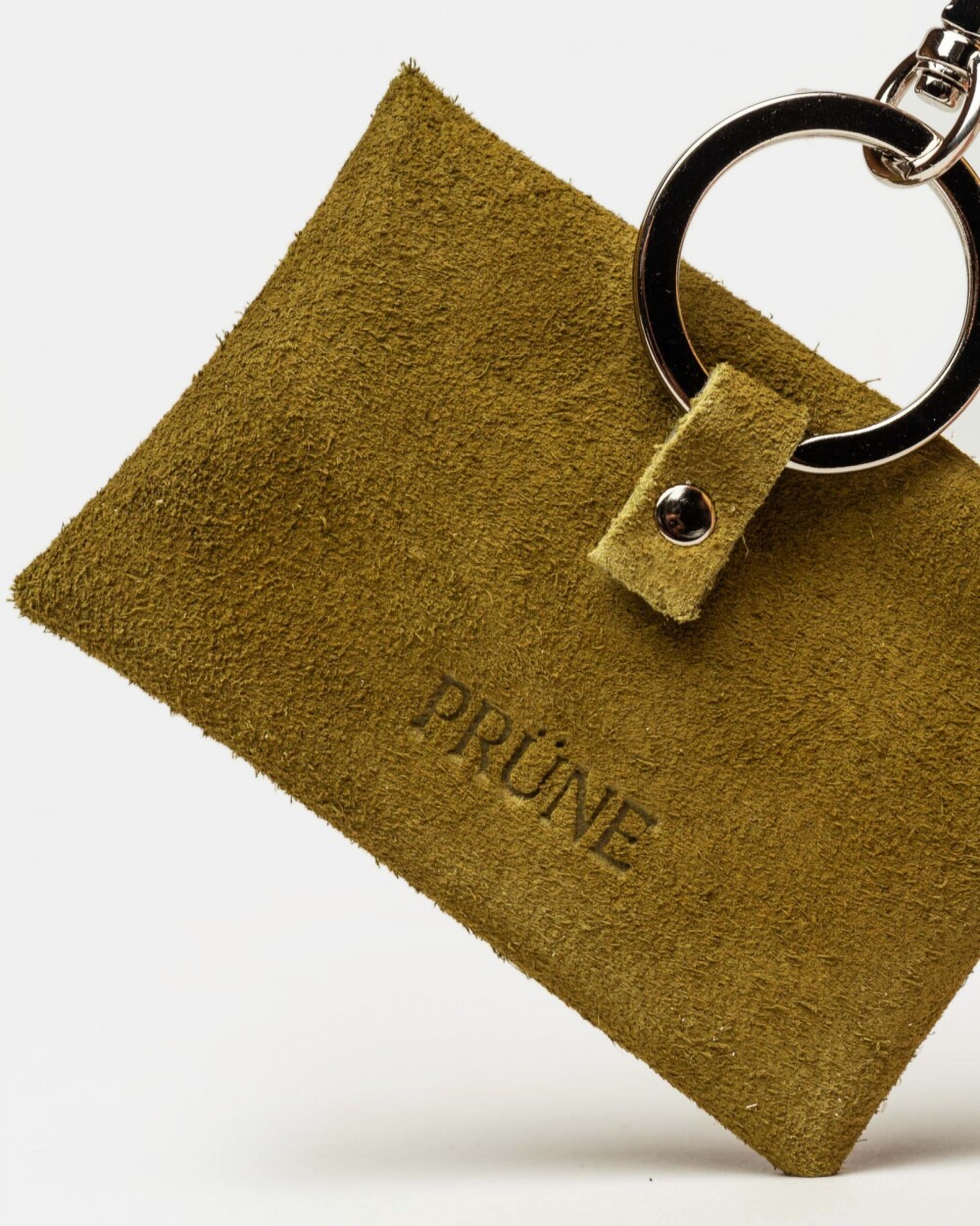 Llavero Mila en cuero gamuza Pistacho