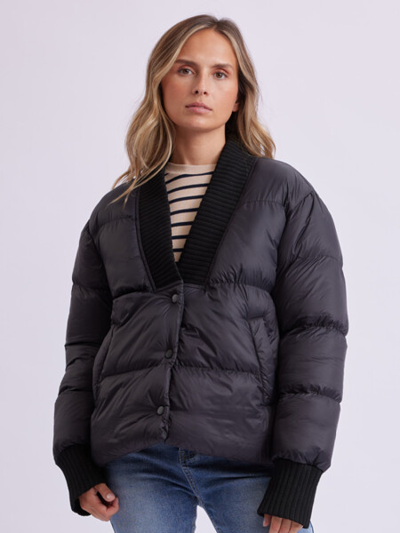 Campera de abrigo cuello en V Negro