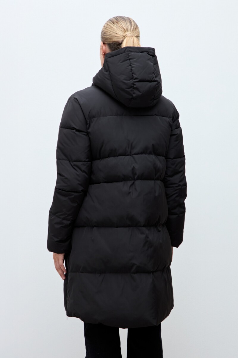 Campera capitoneada cierre lateral negro