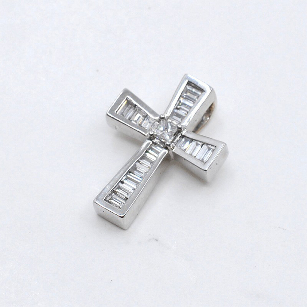 Cruz En Oro Blanco 18K Y Brillantes Cruz En Oro Blanco 18K Y Brillantes