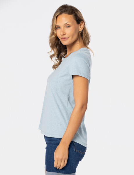 REMERA BÁSICA DE ALGODÓN Celeste