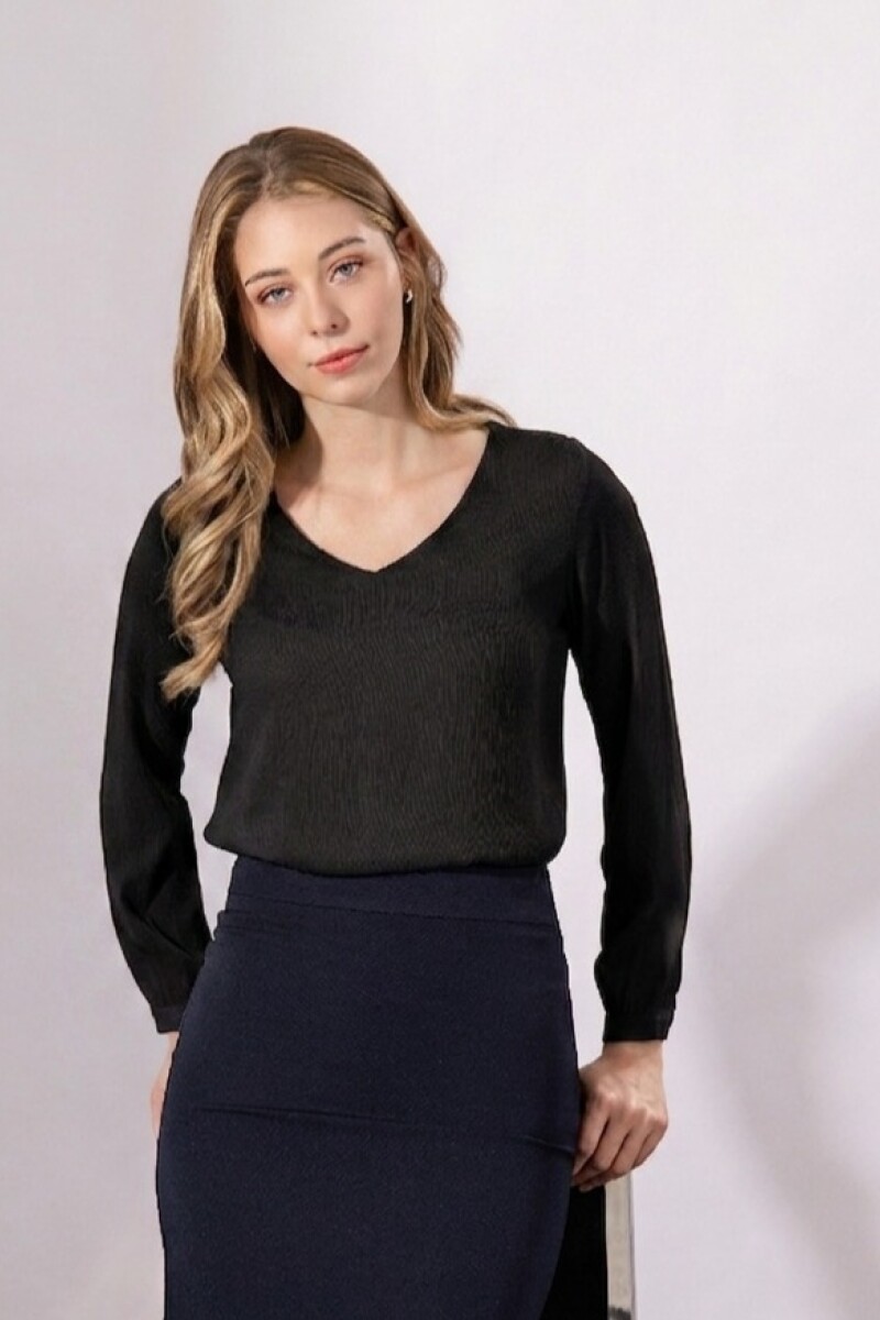 Blusa escote V. Negro