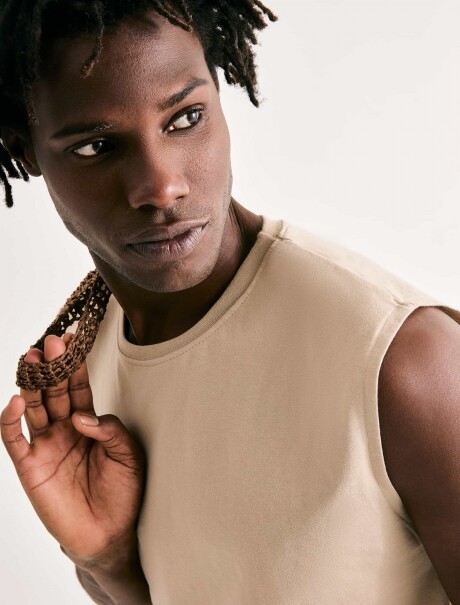 MUSCULOSA BÁSICA BEIGE