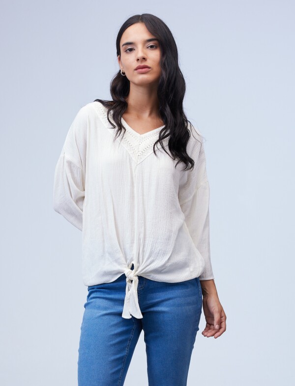 Blusa Escote V Bordado CRUDO