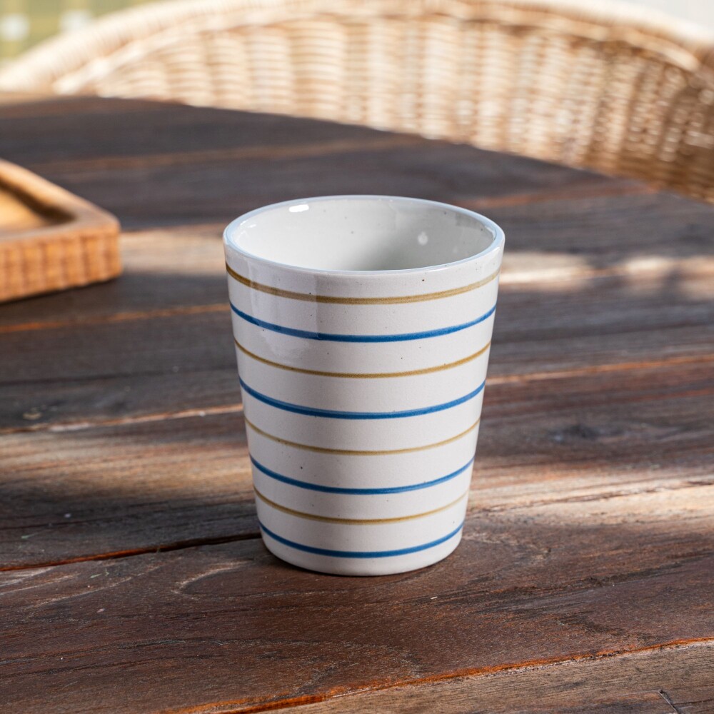 Taza cerámica, rayas. Taza cerámica, rayas.
