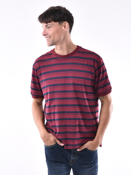REMERA RELEVO BORDEAUX