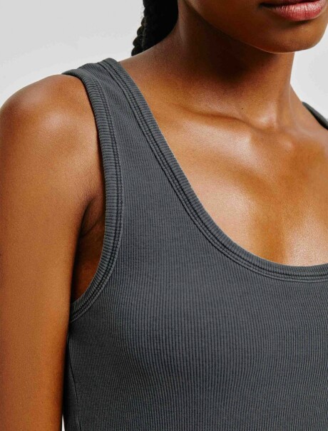 MUSCULOSA BÁSICA EN TELA ACANALADA NEGRO