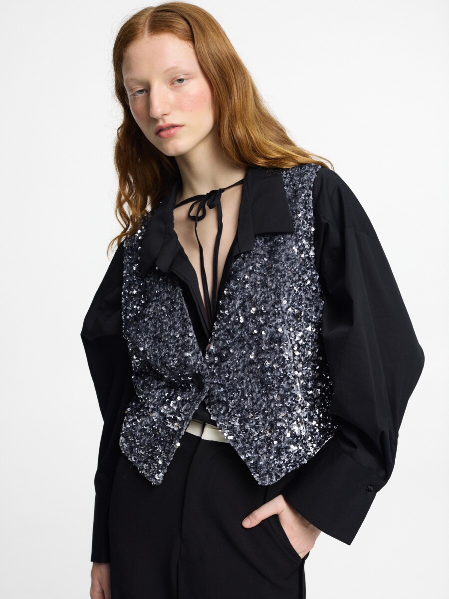 VEST DE LENTEJUELAS CON BOTON 