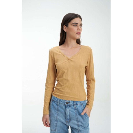 Top Udafne Camel
