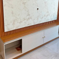 RACK MODELO GUARARAPES CON CINTA LED NATURE/OFF WHITE Rack Modelo Guararapes Con Cinta Led Nature/off White