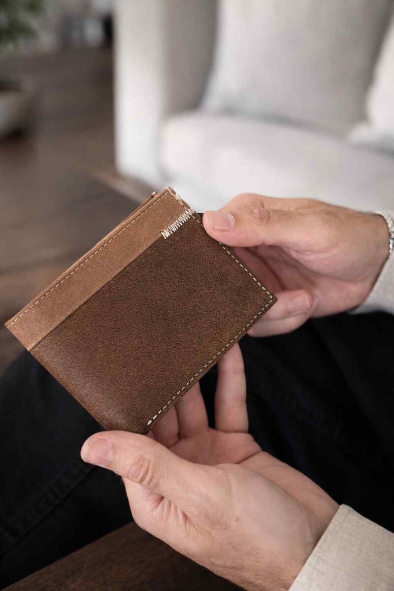 BILLETERA CUERO JANO - JASPEADO C/NUEZ 