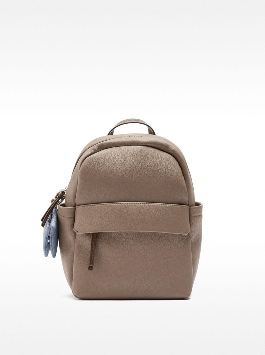 Mochila Básica Con Colgante - taupe 