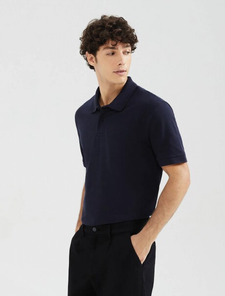 CAMISA DE CUELLO CON BORDADO AZUL OSCURO