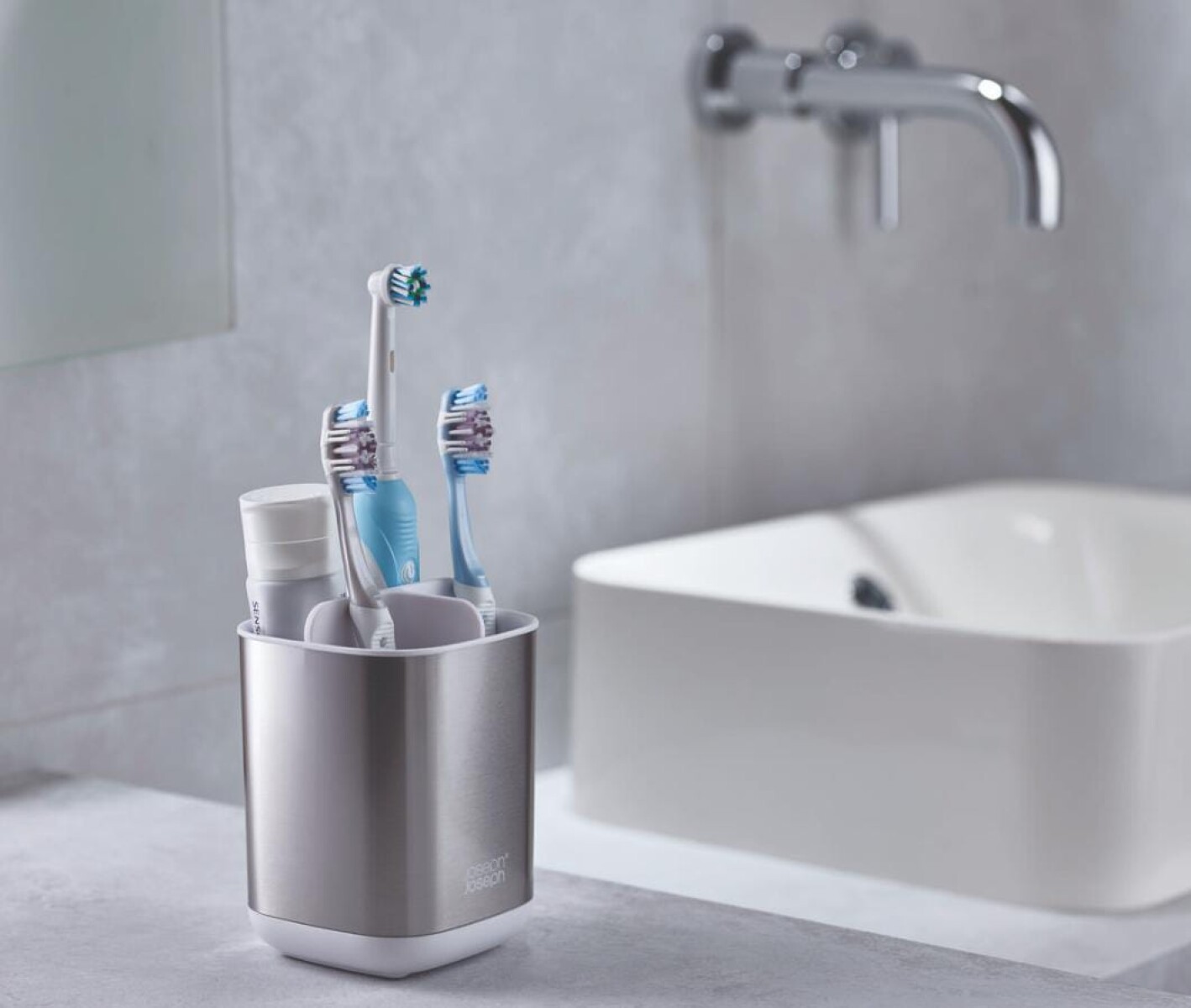 Porta Cepillos de Dientes EasyStore™ Steel – Joseph Joseph 