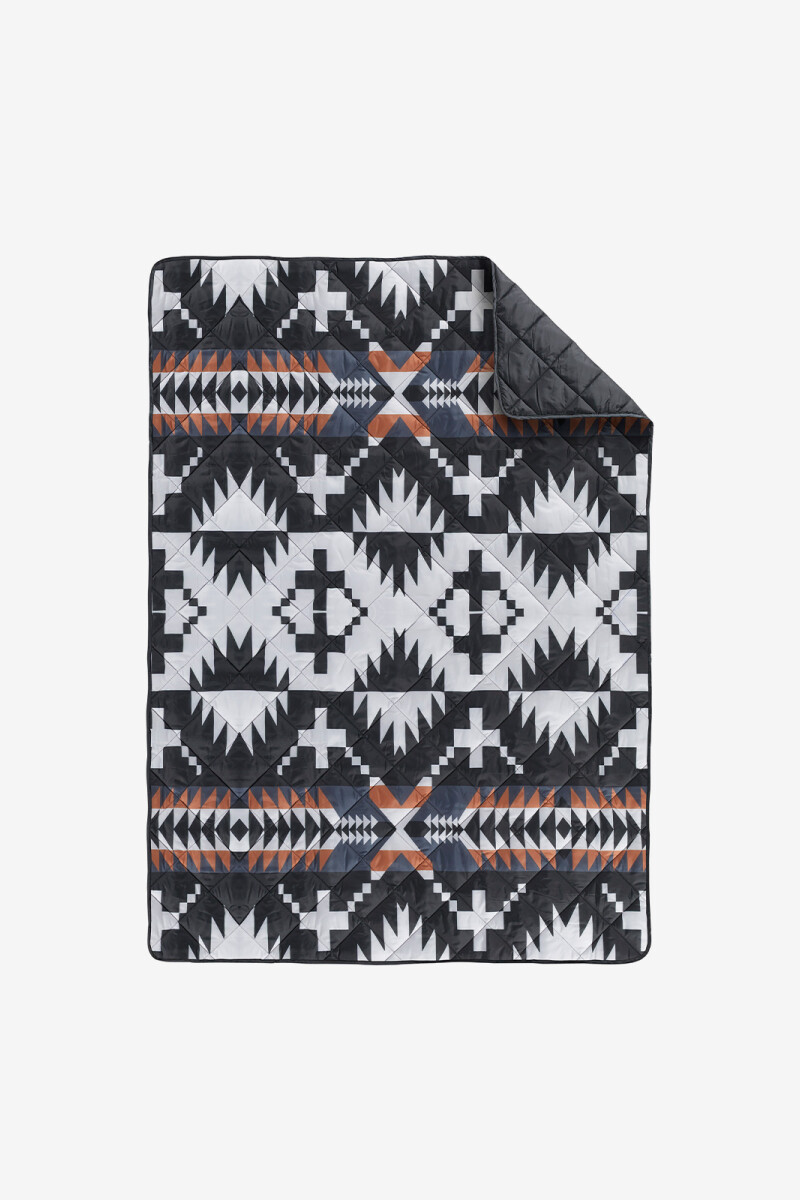 Recycled Poly Packable Throw Negro