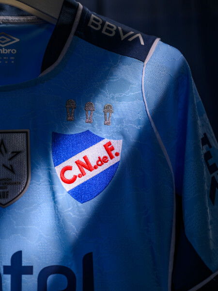 CAMISETA CELESTE EDICION 26 Nacional Oficial Hombre S07