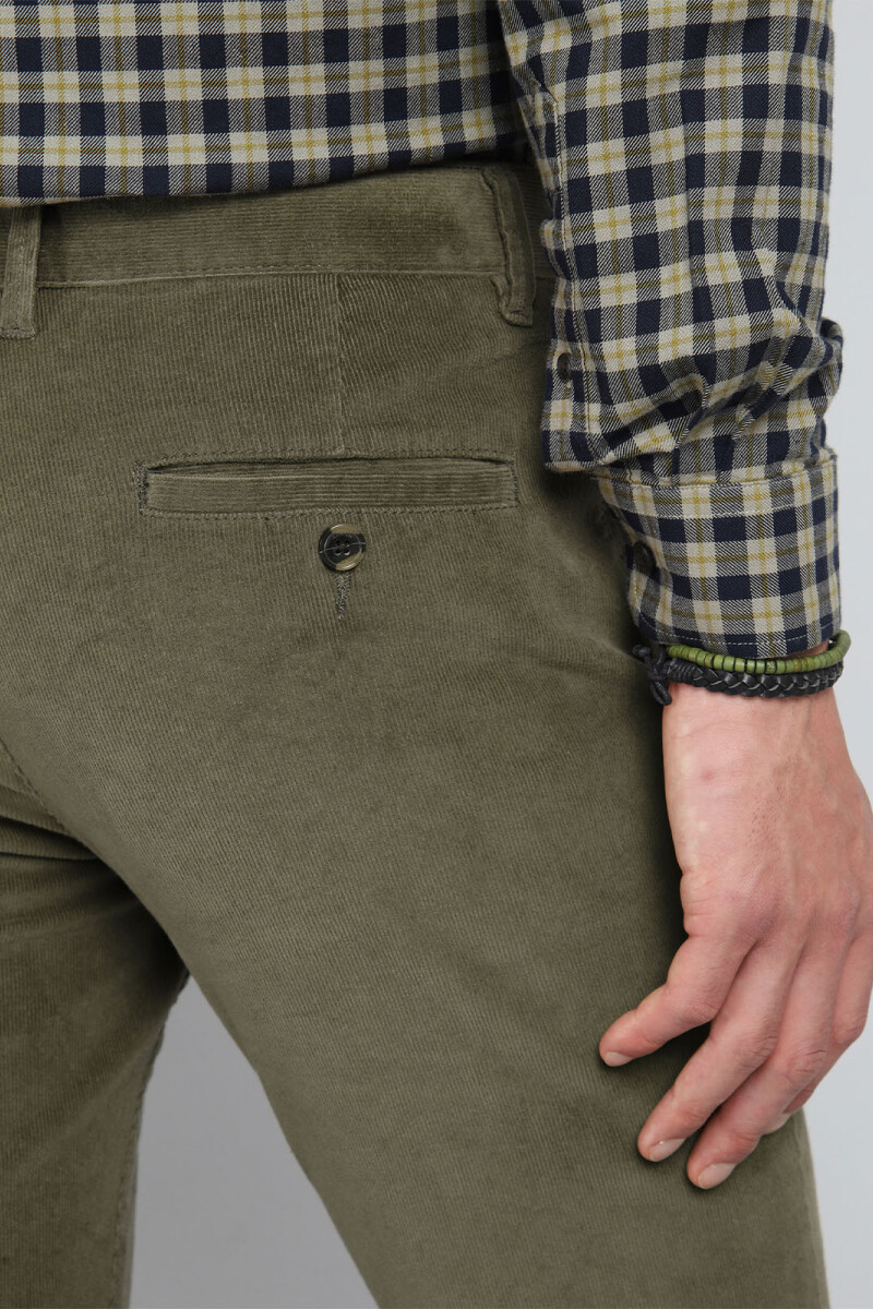 Pantalón Pana Arrow VERDE