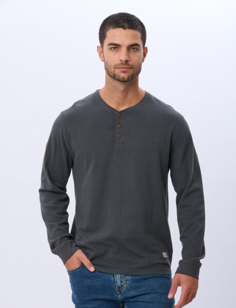 REMERA TEXTURADA DE ALGODÓN GRIS