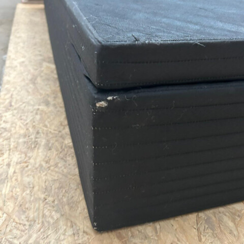 [OUTLET] BASE BOX BAUL PLAZA Y MEDIA - 110 x 188 x 35 cm - Estructura Madera Maciza - Negro [SIN PATAS] [OUTLET] BASE BOX BAUL PLAZA Y MEDIA - 110 x 188 x 35 cm - Estructura Madera Maciza - Negro [SIN PATAS]