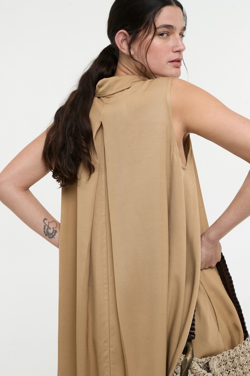 VESTIDO CORTO CON CUELLO Camel