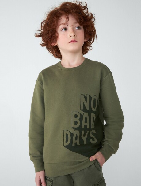 BUZO DE NIÑO CON ESTAMPA VERDE