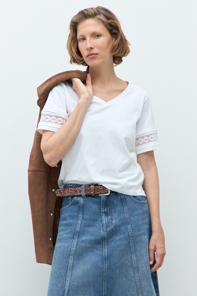 Remera con puntilla blanco